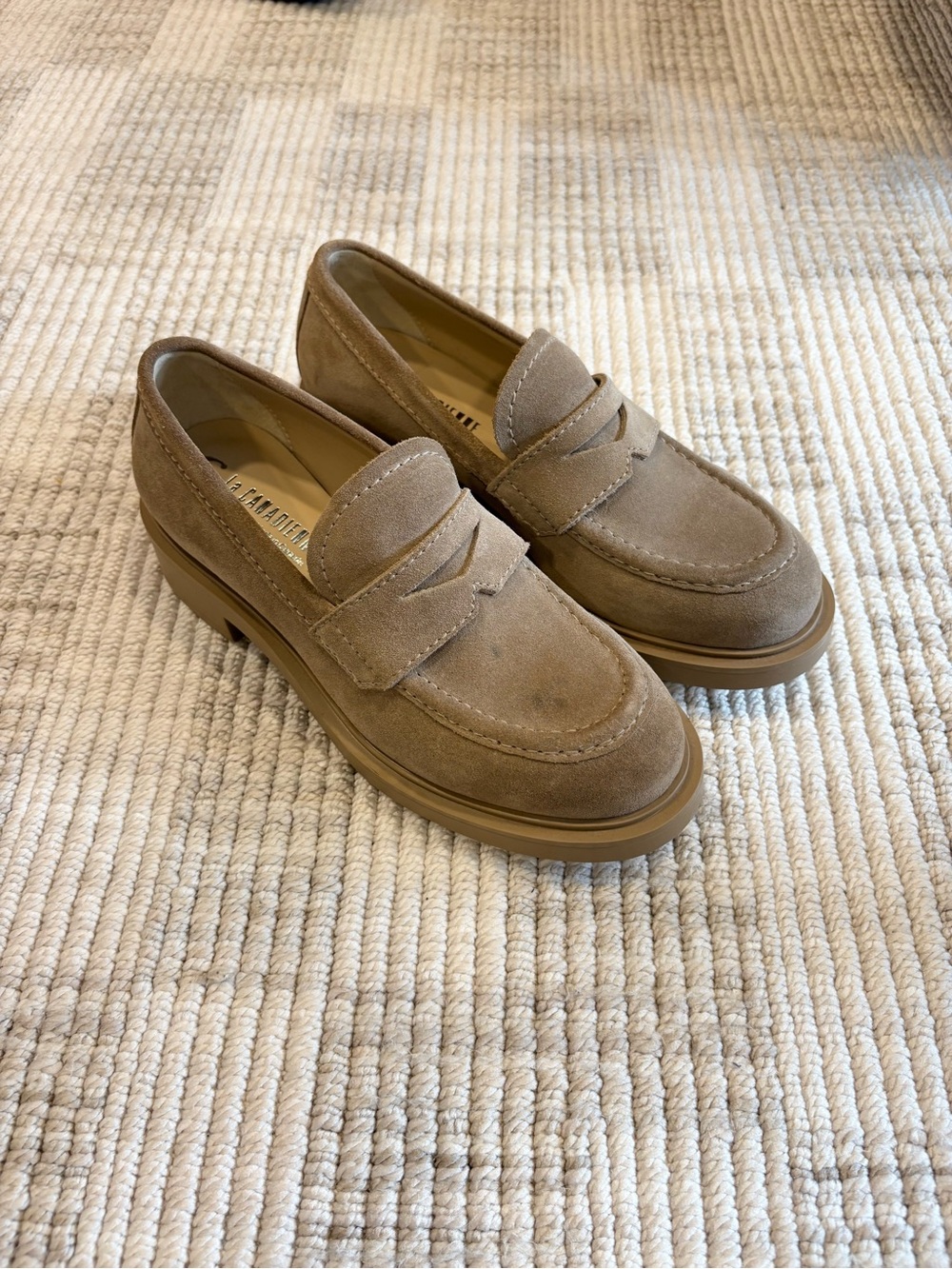 NWOT La CANADIENNE Suede Loafers in Taupe - Picture 2 of 5